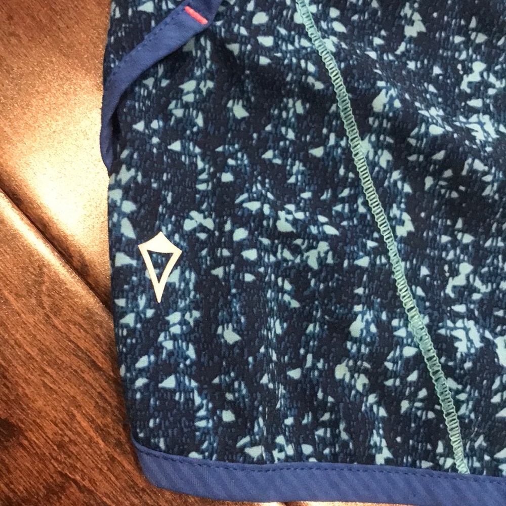 Ivivva Relay Racer Shorts - Picture 4 of 4